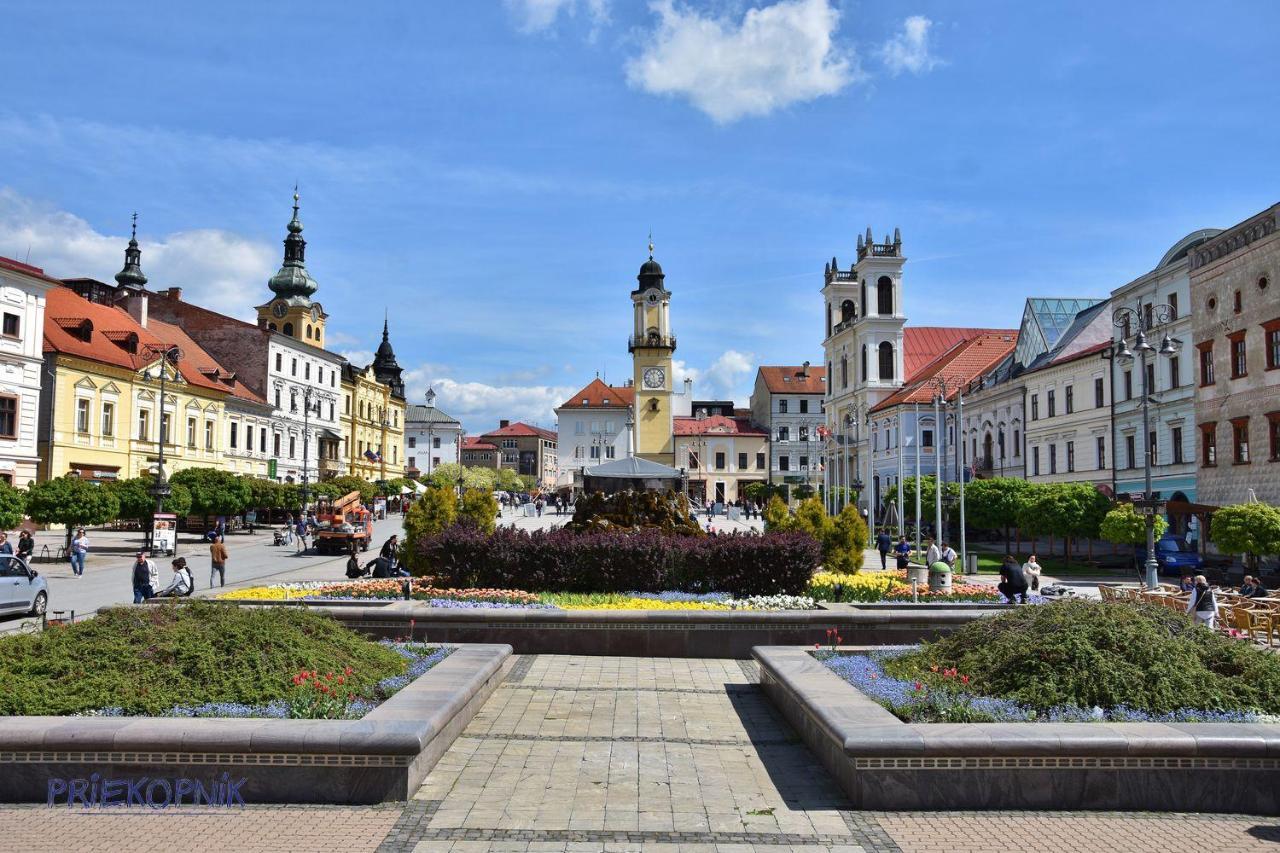 Chalupku: Luxe Central Apartment with Parking & Balcony Banska Bystrica Exterior photo